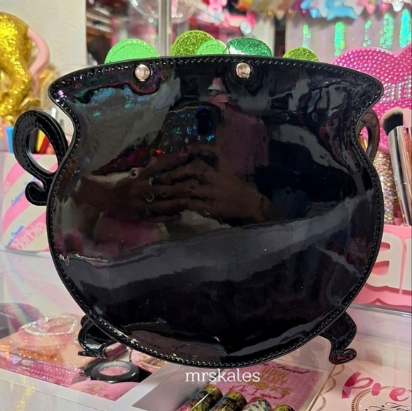 Trickz N' Treatz Cauldron Crossbody Bag - Picture 3 of 8